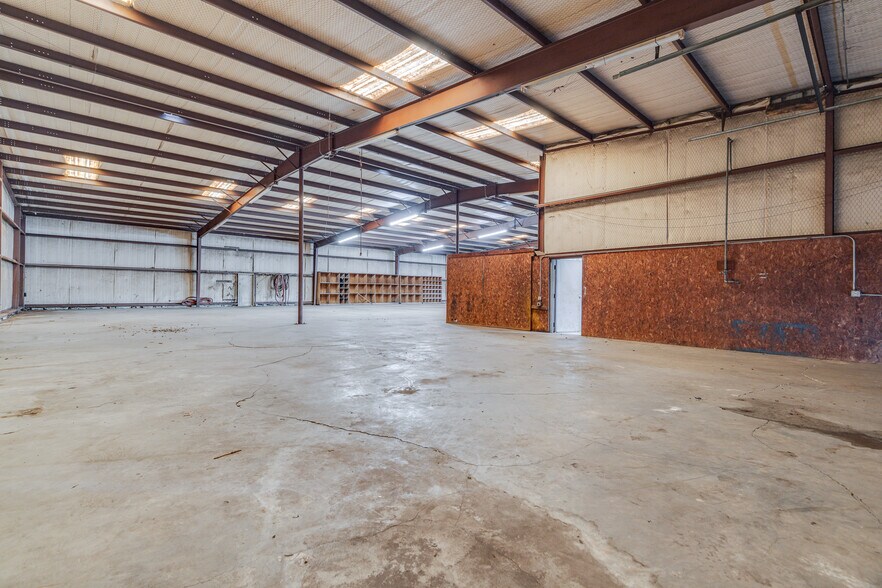 More Photos Of 1137 US-80 Hwy, Monroe Distribution For Sale