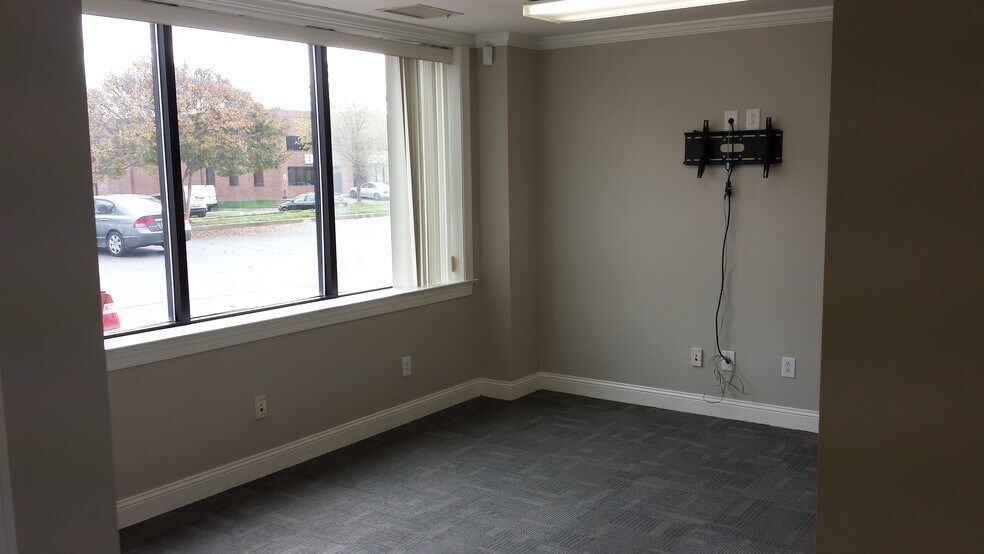 More Photos Of 428-438 Crompton St, Charlotte Light Distribution For Sale