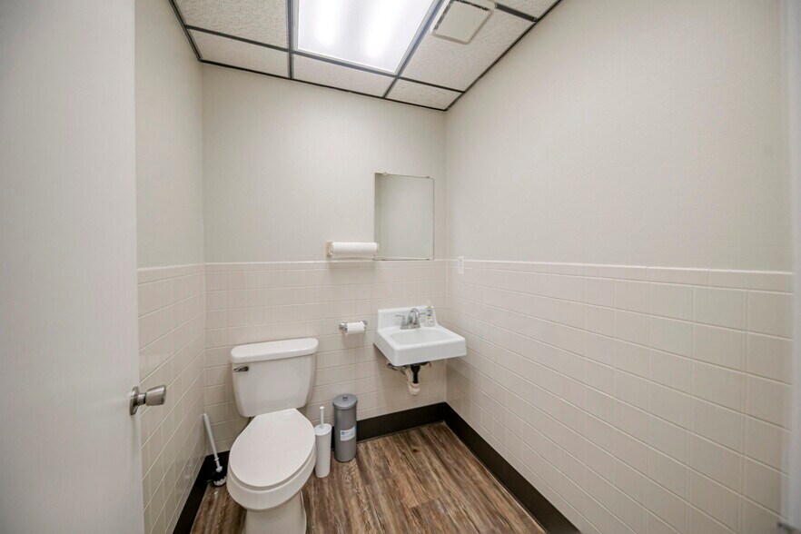 More Photos Of 1410 Rankin Hwy, Midland Office For Sale