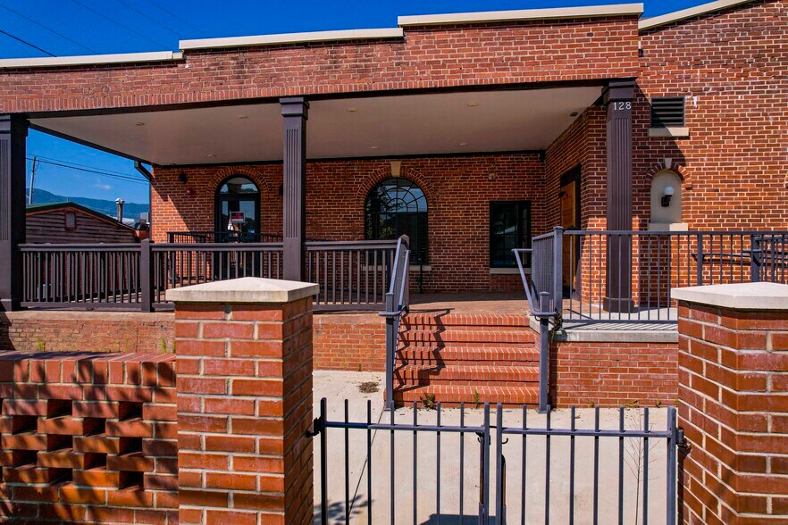 More Photos Of 128 Broadway St, Black Mountain Restaurant For Sale