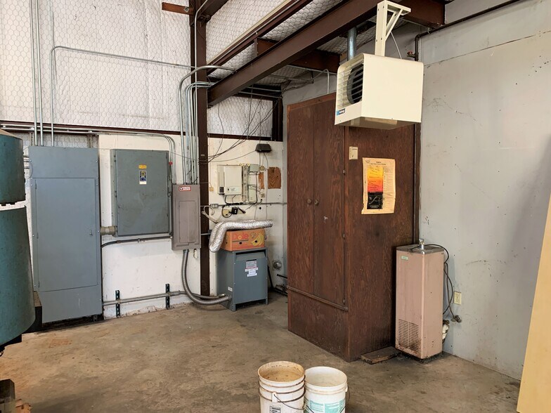 More Photos Of 6887 State Highway 31 E, Murchison Warehouse For Sale