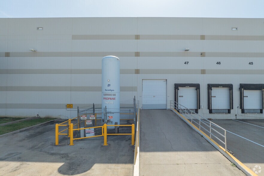 More Photos Of 3501 Sandshell Dr, Fort Worth Warehouse For Lease