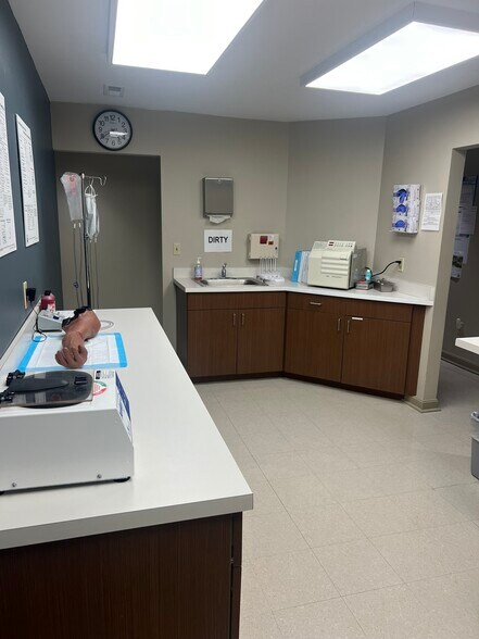 More Photos Of 230-236 Thomas More Pky, Crestview Hills Medical For Lease