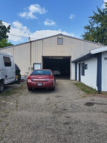 More Photos Of 932-934 2nd St, Kalamazoo Auto Repair For Sale