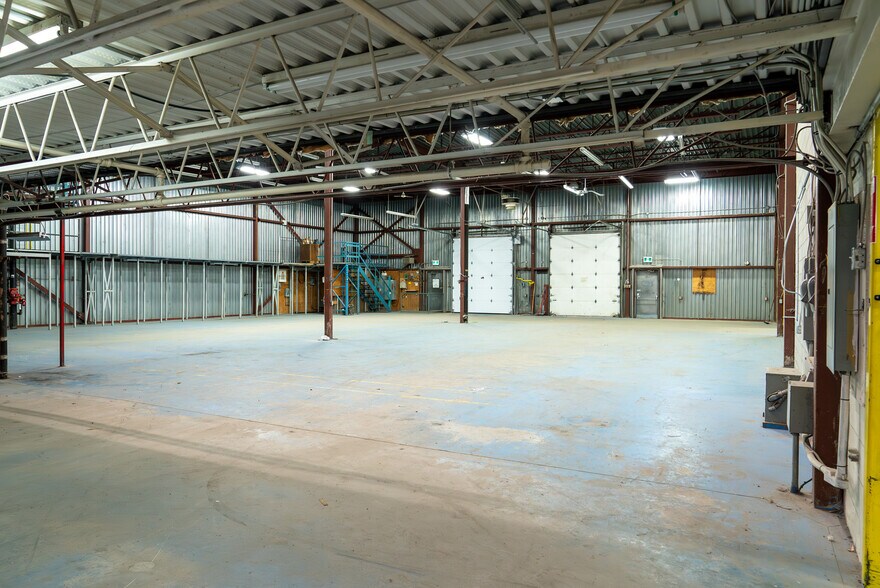More Photos Of 155-165 Av Labrosse, Pointe-claire Warehouse For Lease