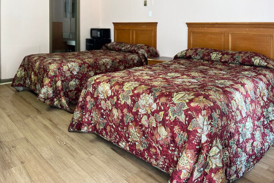 More Photos Of 819 W 7th St, Texarkana Hotel For Sale