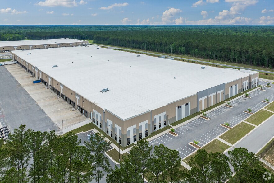 More Photos Of 369 N Cypress Dr, Summerville Warehouse For Lease
