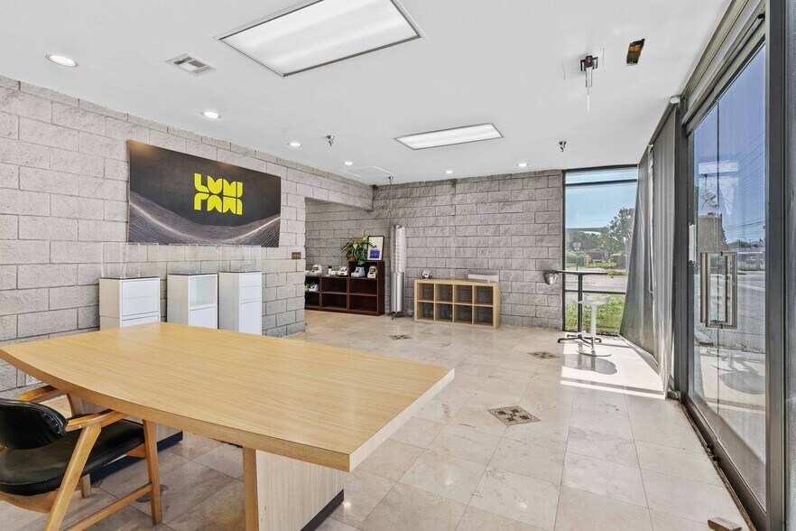 More Photos Of 9036 Winnetka Ave, Northridge Loft Creative Space For Lease