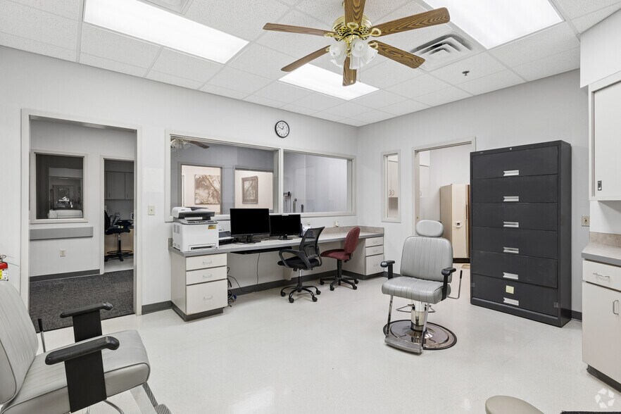 More Photos Of 4920 SW Lee Blvd, Lawton Medical For Lease