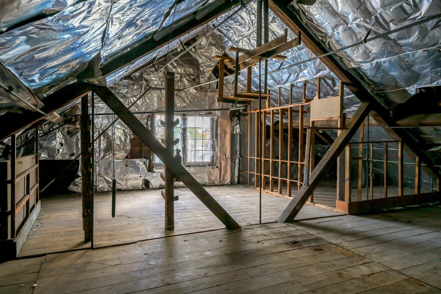 More Photos Of 515 Columbia St, Hudson Warehouse For Sale