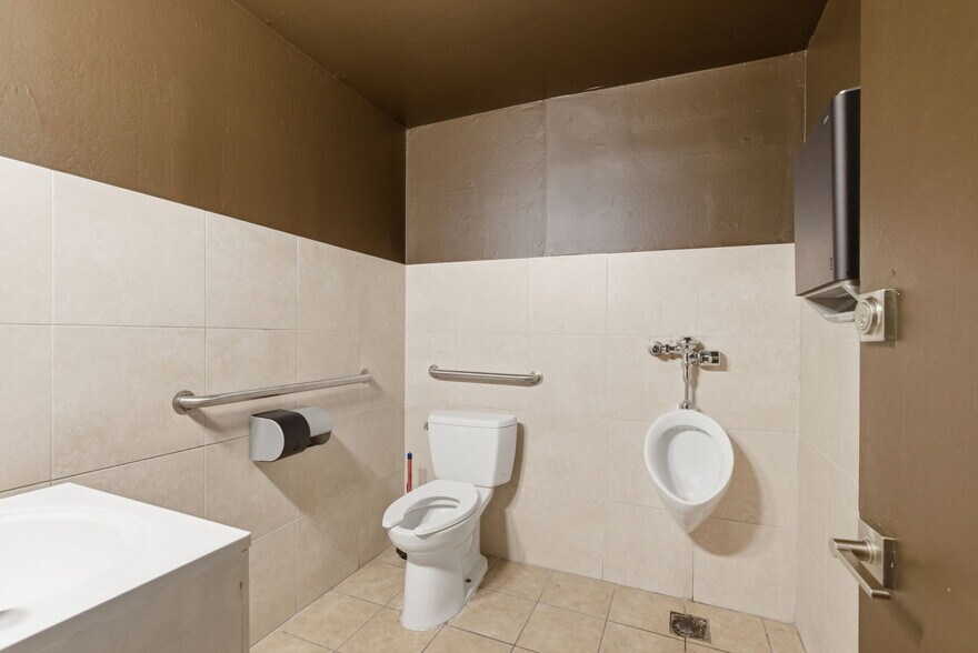 More Photos Of 2530 NE 82ND Ave, Portland Restaurant For Sale