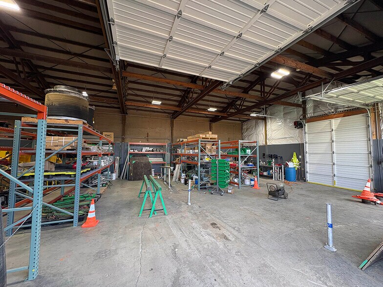 More Photos Of 3740 NE Columbia Blvd, Portland Showroom For Lease