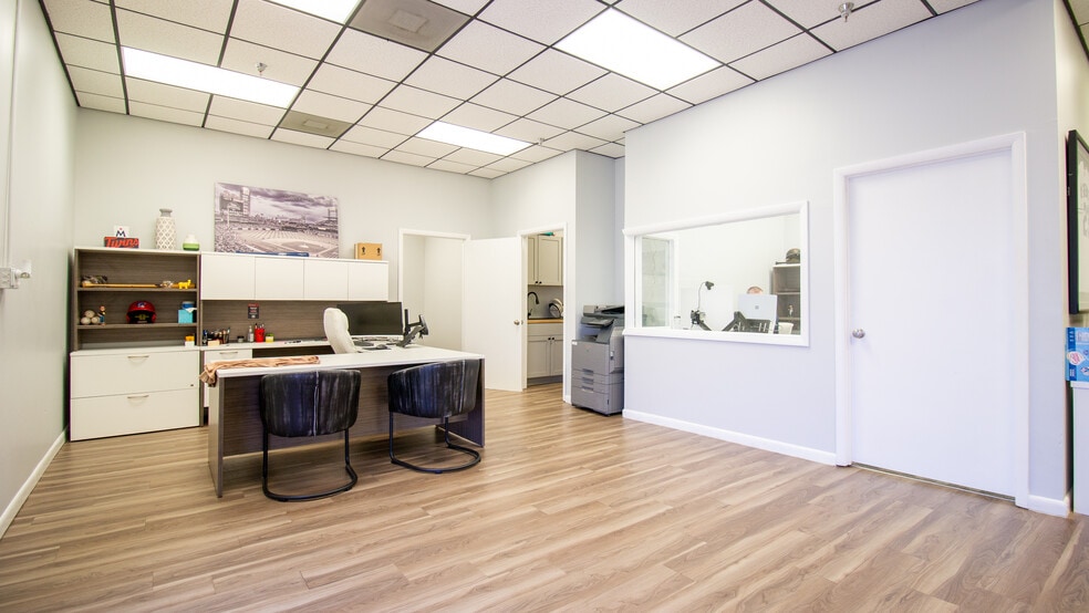 More Photos Of 1601-1605 Sunshine Dr, Clearwater Warehouse For Sale