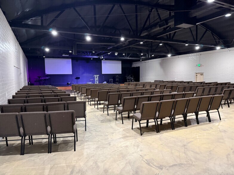 More Photos Of 11471 Vanowen St, North Hollywood Warehouse For Lease