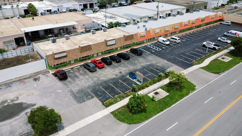 More Photos Of 241 SW 6th St, Pompano Beach Freestanding For Sale