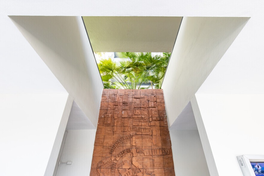 More Photos Of 250 Catalonia Ave, Coral Gables Office For Lease