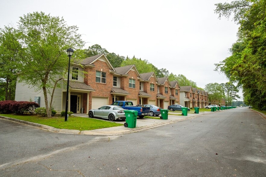 More Photos Of 3400 N Barack Obama Blvd, Valdosta Apartments For Sale