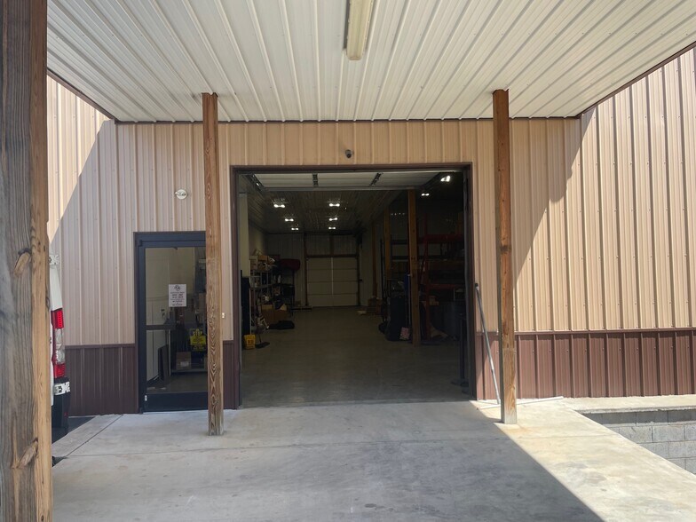More Photos Of 1080 International Blvd, Clarksville Industrial For Lease