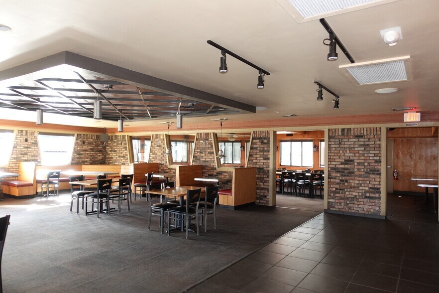 More Photos Of 1555 E Main St, Galesburg Fast Food For Lease