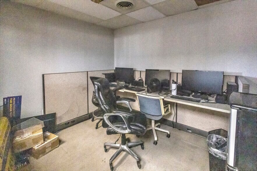 More Photos Of 1909 N Highway 81, Duncan Auto Dealership For Sale