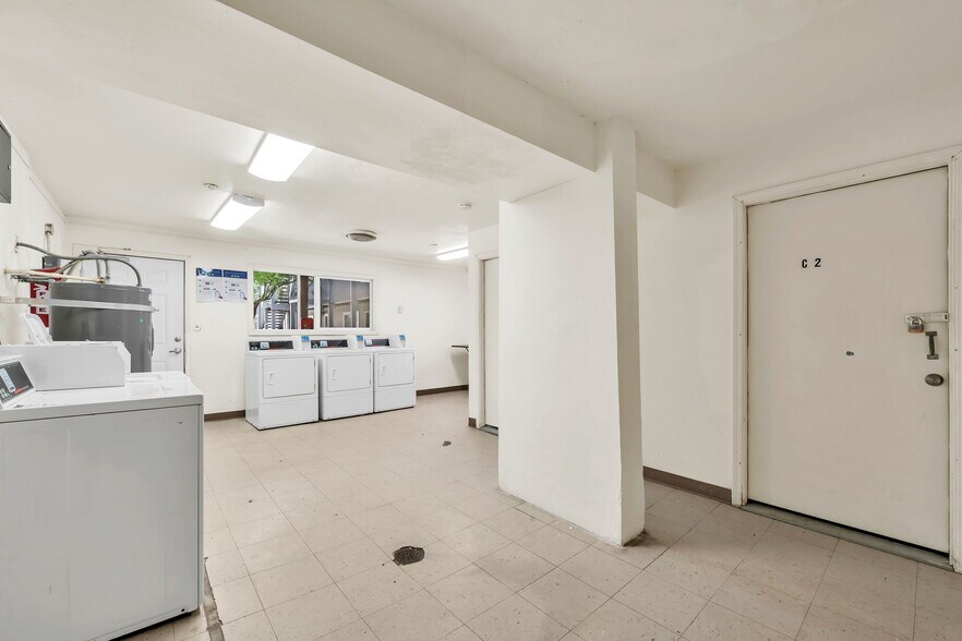 More Photos Of 2520 Hyacinth St NE, Salem Apartments For Sale