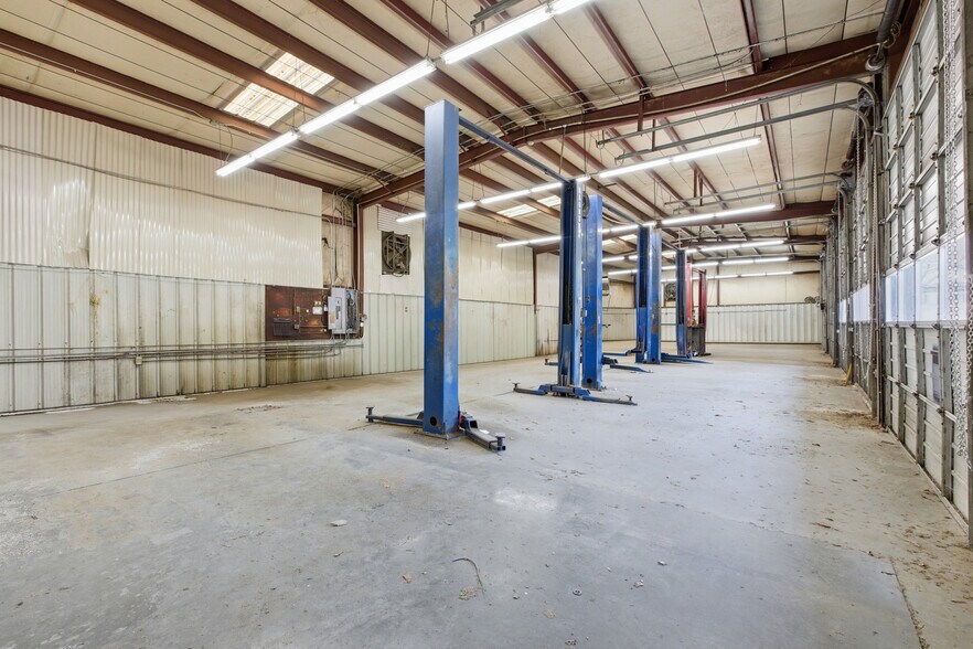 More Photos Of 36 Mize Rd, Toccoa Light Manufacturing For Sale