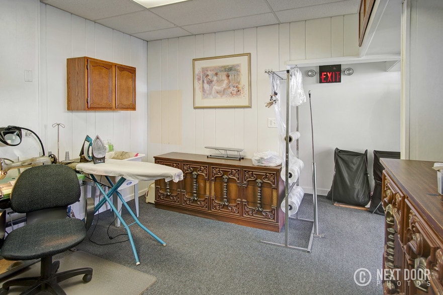 More Photos Of 121 E Walled Lake Dr, Walled Lake Storefront Retail Office For Sale