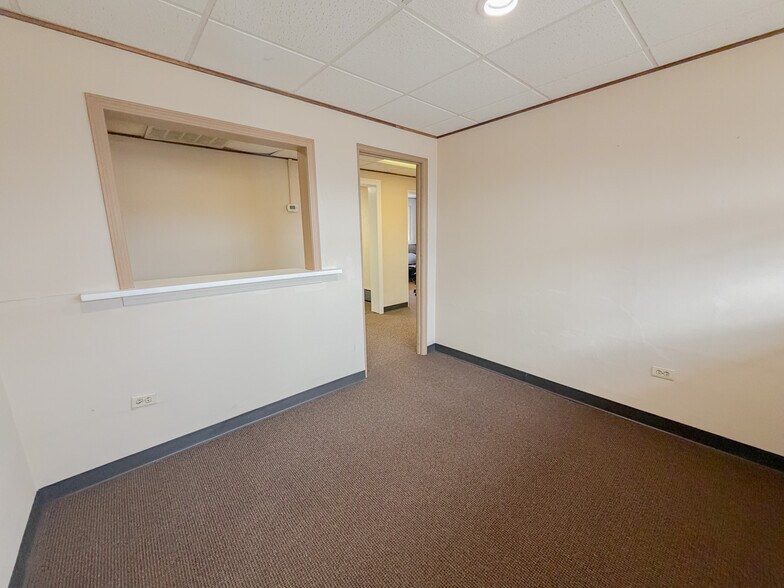 More Photos Of 515 Gold St, Green Lake Office For Sale