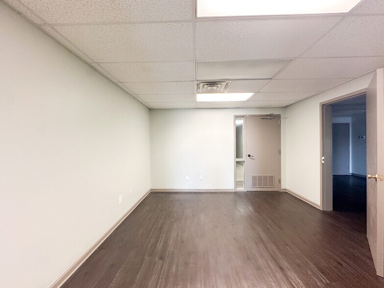 More Photos Of 3809 Sullivan St, Madison Medical For Lease