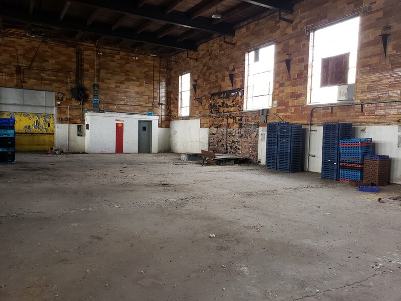 More Photos Of 14707 Dexter Ave, Detroit Warehouse For Sale