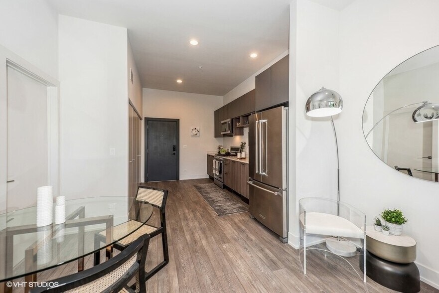 More Photos Of 847 N Larrabee St, Chicago Apartments For Sale