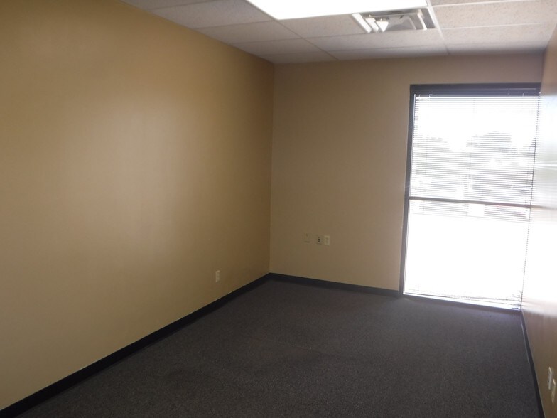 More Photos Of 7803 E Osie St, Wichita Research And Development For Lease