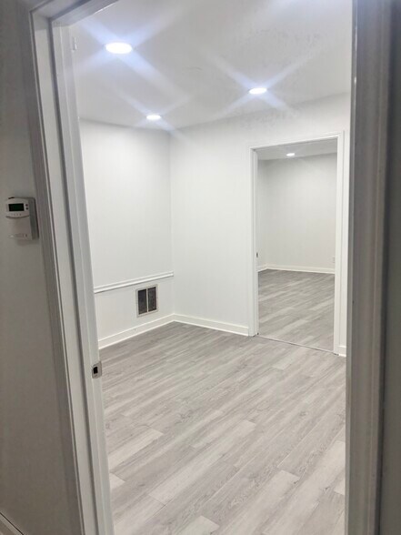 More Photos Of 494 W Crogan St, Lawrenceville Office Residential For Lease