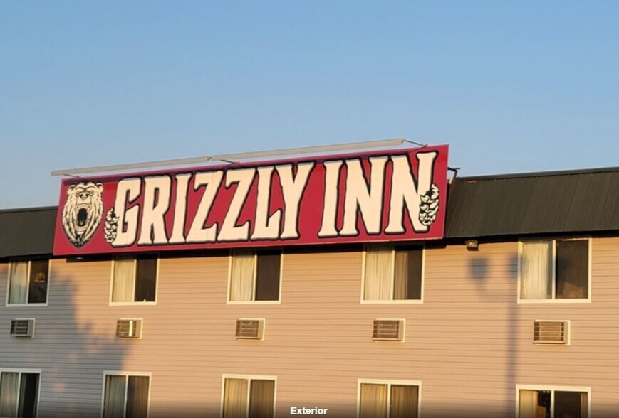 Primary Photo Of 70 Bear River Dr, Evanston Hotel For Sale