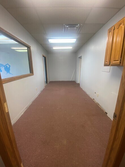 More Photos Of 1650 S Meridian Ave, Wichita Office For Lease