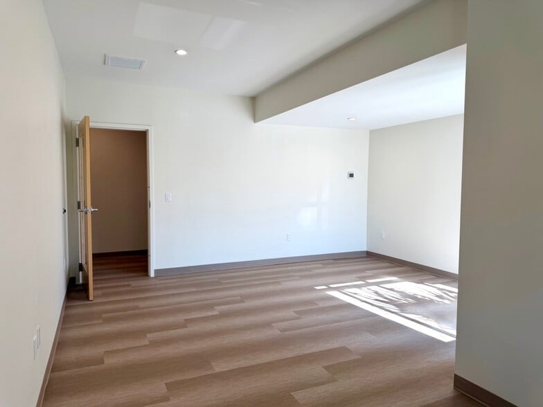 More Photos Of 814 Johnnie Dodds Blvd, Mount Pleasant Medical For Lease