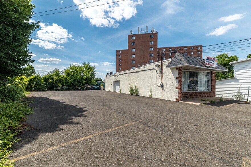 More Photos Of 42 Penn St, Hatboro Storefront For Sale