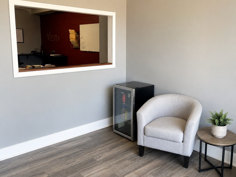 More Photos Of 9013 W Grand Ave, River Grove Office Residential For Lease