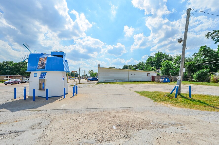 More Photos Of 7645-7661 Park Place Blvd, Houston Restaurant For Sale