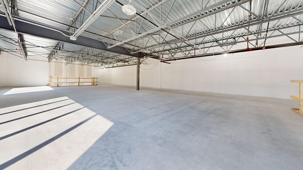 More Photos Of 100 Blvd Jean-Baptiste-Rolland O, Saint-jerome Unknown For Lease