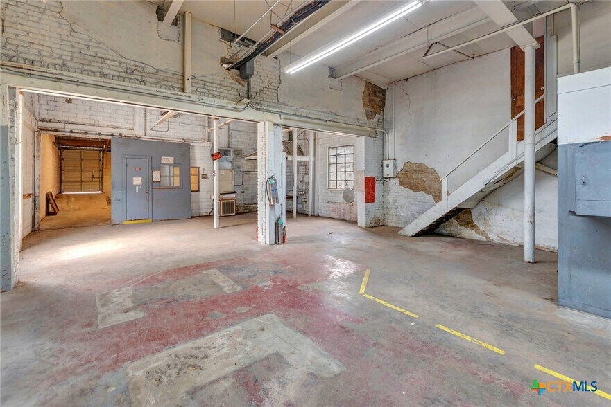 More Photos Of 119 E Main St, Cuero General Retail For Sale