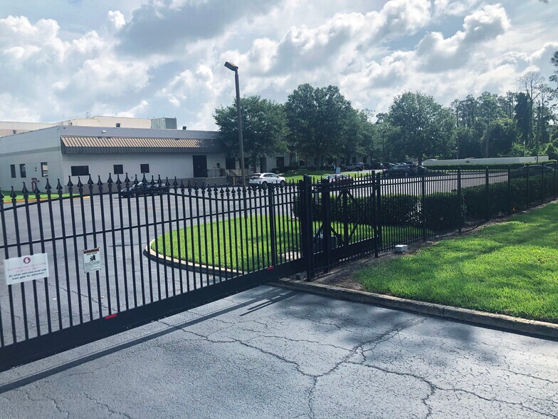 More Photos Of 8251 Presidents Dr, Orlando Light Manufacturing For Lease