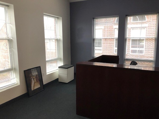 More Photos Of 21155 Whitfield Pl, Sterling Office For Sale