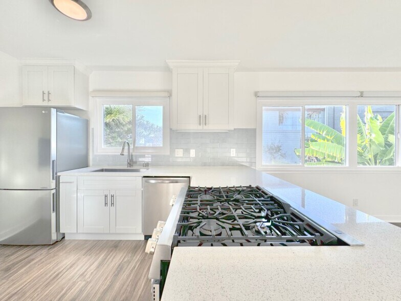 More Photos Of 1323 11th St, Santa Monica Apartments For Sale