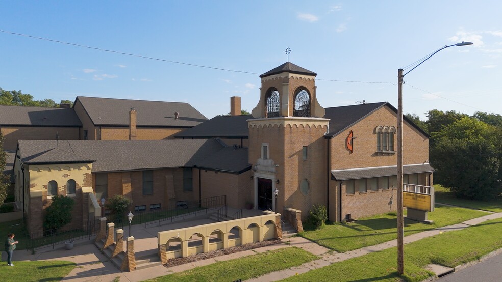 More Photos Of 856 S Green St, Wichita Specialty For Sale