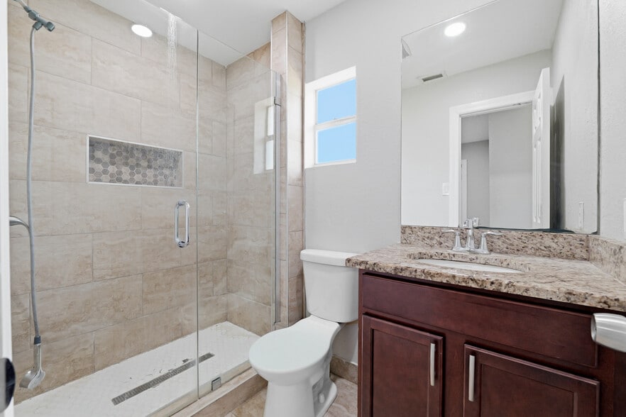 More Photos Of 7113 Causeway Blvd, Tampa Auto Dealership For Sale