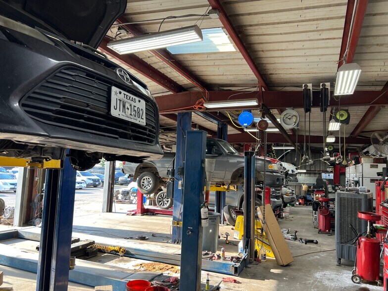 More Photos Of 706 E McKinney St, Denton Auto Repair For Sale
