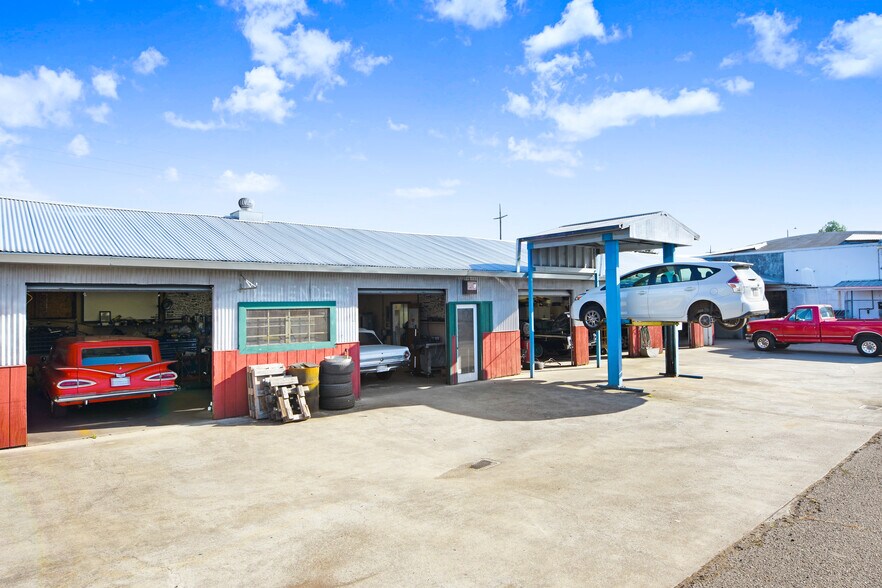 More Photos Of 1576 Petaluma Hill Rd, Santa Rosa Auto Repair For Sale