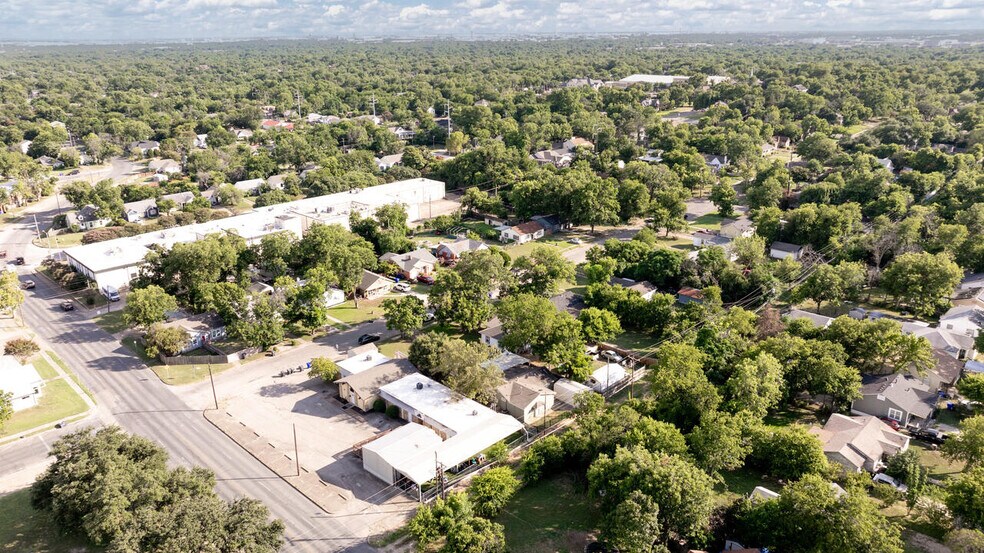 More Photos Of 2000 N 25th St, Waco Daycare Center For Sale