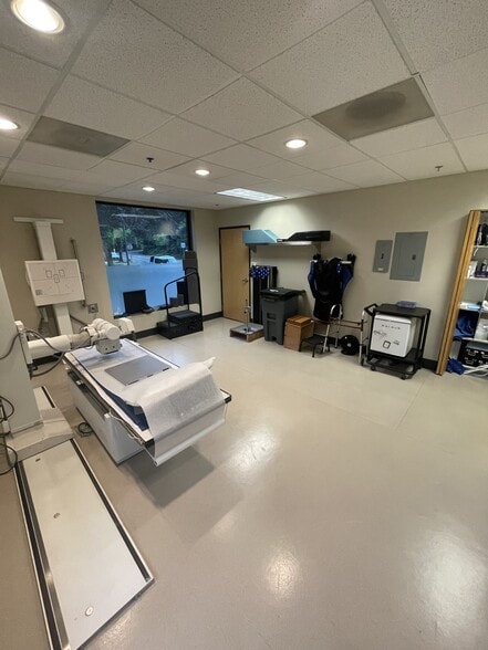 More Photos Of 4103 Mercantile Dr, Lake Oswego Office For Lease